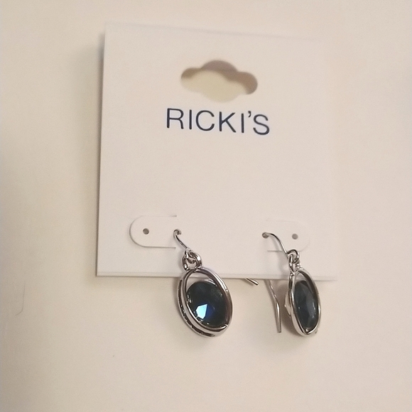 4/$20❤️ BNWT Bundle Of Ricki's Earrings - Picture 3 of 4